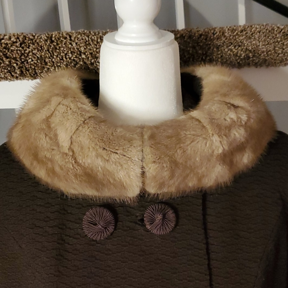Chic Vintage Coat with Fur Collar - Picture 3 of 12